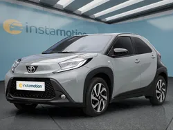 Grün Gebraucht 2025 Toyota Aygo Pulse Kleinwagen | 21.749 € (Teuer)