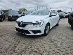 Weiß Gebraucht 2018 Renault Mégane IV Life Limousine | 7.450 € (Fairer Preis)