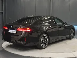 Black sapphire metallic Gebraucht 2024 BMW 520 M Sport Limousine | 50.970 € (Fairer Preis)