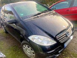 Schwarz Gebraucht 2005 Mercedes A150 Kleinwagen | 350 €