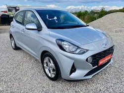 Sleek silver metallic Gebraucht 2023 Hyundai i10 Kleinwagen | 14.400 € (Fairer Preis)