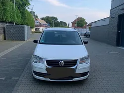 Weiß Gebraucht 2008 VW Touran Van / Kleinbus | 4.000 € (Etwas zu teuer)