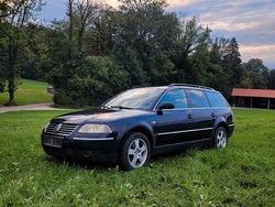 Blau Gebraucht 2002 VW Passat Highline Kombi | 2.250 € (Teuer)