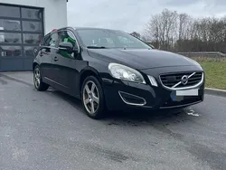 Schwarz Gebraucht 2010 Volvo V60 Summum Kombi | 7.000 € (Guter Preis)