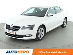 Weiß Gebraucht 2015 Skoda Superb Ambition Limousine | 16.370 € (Fairer Preis)