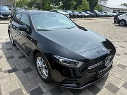 Schwarz Gebraucht 2022 Mercedes A250 AMG Limousine | 27.980 € (Fairer Preis)
