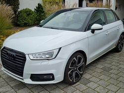 Weiß Gebraucht 2015 Audi A1 Sportback Ambiente Kleinwagen | 14.900 € (Etwas zu teuer)