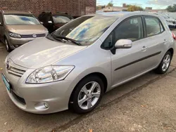 Silber Gebraucht 2011 Toyota Auris Edition Limousine | 9.990 € (Teuer)