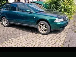Grün Gebraucht 1998 Audi A4 Kombi | 800 € (Fairer Preis)