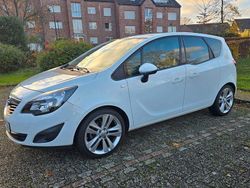 Weiß Gebraucht 2011 Opel Meriva Van / Kleinbus | 7.500 € (Etwas zu teuer)