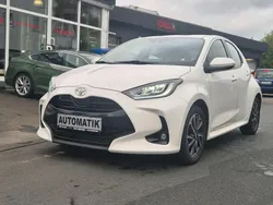 Weiß Gebraucht 2021 Toyota Yaris Club Kleinwagen | 18.499 € (Fairer Preis)