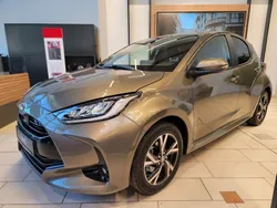 Grau Neu 2025 Toyota Yaris Hybrid Team Limousine | 27.990 € (Etwas zu teuer)