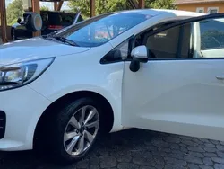 Weiß Gebraucht 2015 Kia Rio 2 Limousine | 6.100 € (Guter Preis)