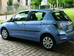 Blau Gebraucht 2012 Toyota Yaris Hybrid Life Kleinwagen | 9.500 € (Guter Preis)