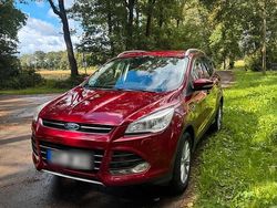 Rot Gebraucht 2015 Ford Kuga SUV | 10.500 € (Teuer)