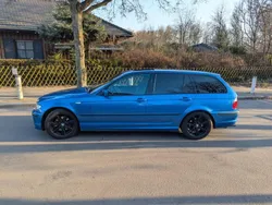 Blau Gebraucht 2002 BMW 325 M Sport Kombi | 9.200 €
