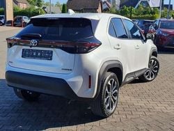 Weiß metallic Gebraucht 2021 Toyota Yaris Hybrid Team | 24.160 € (Teuer)