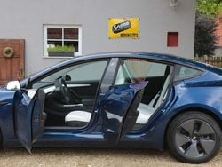 Blau Gebraucht 2022 Tesla Model 3 Standard Range Plus Limousine | 25.300 € (Guter Preis)
