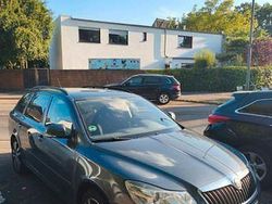 Grau Gebraucht 2012 Skoda Octavia Elegance Kombi | 5.800 € (Guter Preis)