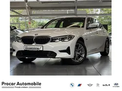 Weiß Gebraucht 2022 BMW 320 Sport Line Limousine | 28.890 € (Superpreis)