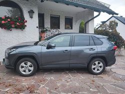 Grau Gebraucht 2020 Toyota RAV4 Hybrid Club SUV | 27.700 € (Fairer Preis)
