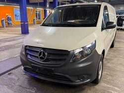 Grau Gebraucht 2019 Mercedes Vito Van / Kleinbus | 22.500 € (Guter Preis)