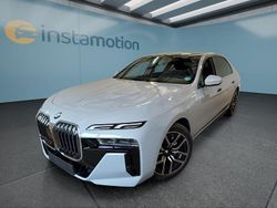 Grau Gebraucht 2024 BMW 740 Limousine | 93.349 €