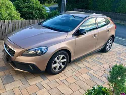 Gebraucht 2015 Volvo V40 CC Momentum Kombi | 11.000 € (Superpreis)