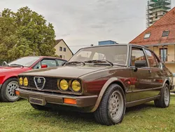 Braun Gebraucht 1982 Alfa Romeo Alfetta Quadrifoglio Limousine | 19.116 €