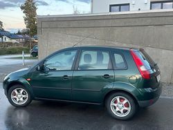 Grün Gebraucht 2004 Ford Fiesta Kombi | 2.100 €