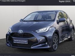 Grau Gebraucht 2021 Toyota Yaris Hybrid Limousine | 18.490 € (Fairer Preis)