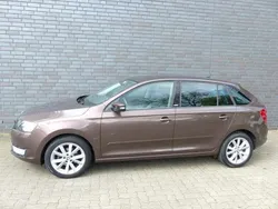Topazbraun metallic Gebraucht 2016 Skoda Rapid Joy Kombi | 12.995 € (Fairer Preis)