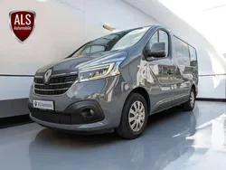 Grau Gebraucht 2019 Renault Trafic Life Van | 25.899 € (Teuer)