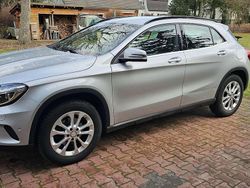 Silber Gebraucht 2016 Mercedes GLA220 Style SUV | 20.900 € (Fairer Preis)