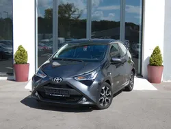 Grau Gebraucht 2021 Toyota Aygo X-play Kleinwagen | 8.450 € (Guter Preis)