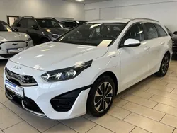 Weiß Gebraucht 2022 Kia Ceed Sportswagon Spirit Kombi | 20.440 € (Fairer Preis)