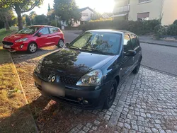 Schwarz Gebraucht 2003 Renault Clio II Kleinwagen | 1.150 € (Fairer Preis)