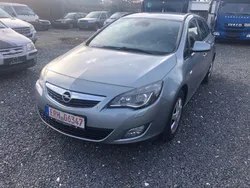 Silber Gebraucht 2011 Opel Astra Design Edition Kombi | 1.950 € (Superpreis)
