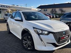 Weiß Gebraucht 2021 Peugeot 208 Active Kleinwagen | 17.650 € (Fairer Preis)