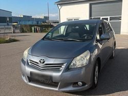 Grau Gebraucht 2010 Toyota Verso Van / Kleinbus | 3.900 € (Superpreis)