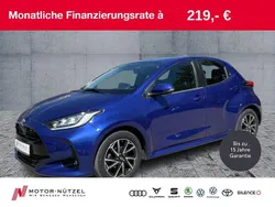 Dark blue m m Gebraucht 2021 Toyota Yaris Team Limousine | 16.930 € (Fairer Preis)
