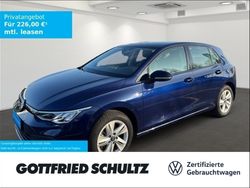 Blau Gebraucht 2024 VW Golf VIII Life Limousine | 24.690 € (Superpreis)