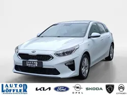 Cararraweiß weiß Gebraucht 2020 Kia Ceed Vision Limousine | 17.908 € (Fairer Preis)