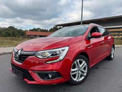 Rot Gebraucht 2018 Renault Mégane IV Business Limousine | 8.900 € (Fairer Preis)