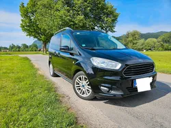 Schwarz Gebraucht 2016 Ford Tourneo Courier Van / Kleinbus | 6.200 € (Fairer Preis)
