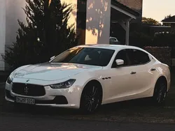 Weiß Gebraucht 2017 Maserati Ghibli Coupé | 30.990 € (Fairer Preis)