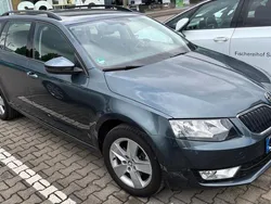 Grau Gebraucht 2015 Skoda Octavia Ambition Kombi | 7.900 € (Superpreis)