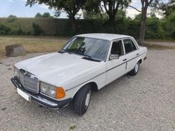 Weiß Gebraucht 1979 Mercedes 230 Limousine | 11.990 €