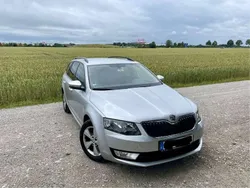 Silber Gebraucht 2011 Skoda Octavia Active Kombi | 12.000 €