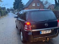 Schwarz Gebraucht 2010 Opel Zafira Edition Van / Kleinbus | 2.600 € (Guter Preis)